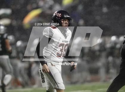 Thumbnail 2 in De La Salle vs. Pittsburg  (CIF NCS Open Final) photogallery.
