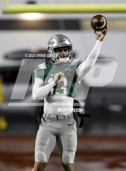 Thumbnail 2 in De La Salle vs. Pittsburg  (CIF NCS Open Final) photogallery.