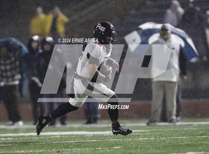 Thumbnail 3 in De La Salle vs. Pittsburg  (CIF NCS Open Final) photogallery.