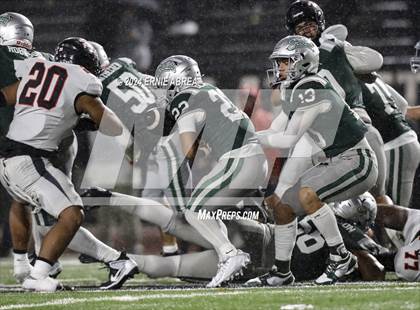 Thumbnail 3 in De La Salle vs. Pittsburg  (CIF NCS Open Final) photogallery.