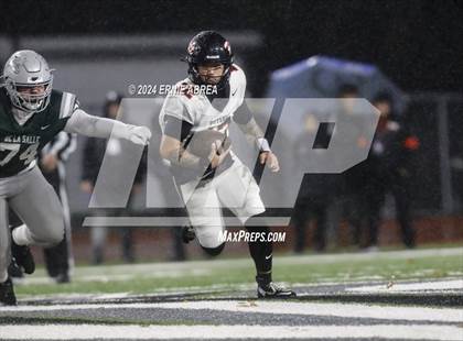 Thumbnail 3 in De La Salle vs. Pittsburg  (CIF NCS Open Final) photogallery.