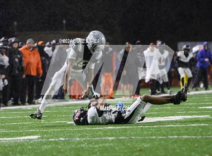 Thumbnail 2 in De La Salle vs. Pittsburg  (CIF NCS Open Final) photogallery.