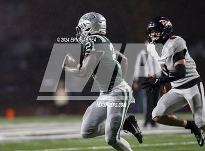 Thumbnail 3 in De La Salle vs. Pittsburg  (CIF NCS Open Final) photogallery.