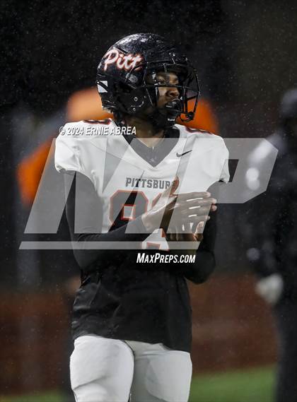 Thumbnail 2 in De La Salle vs. Pittsburg  (CIF NCS Open Final) photogallery.