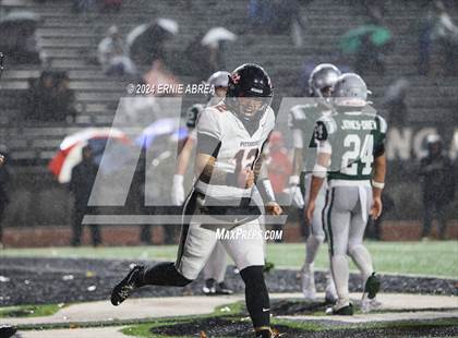 Thumbnail 3 in De La Salle vs. Pittsburg  (CIF NCS Open Final) photogallery.