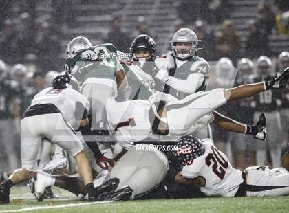 Thumbnail 2 in De La Salle vs. Pittsburg  (CIF NCS Open Final) photogallery.