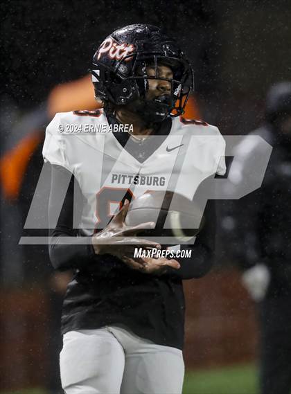Thumbnail 1 in De La Salle vs. Pittsburg  (CIF NCS Open Final) photogallery.