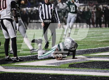 Thumbnail 3 in De La Salle vs. Pittsburg  (CIF NCS Open Final) photogallery.