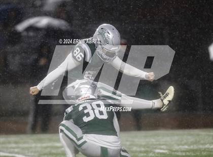 Thumbnail 1 in De La Salle vs. Pittsburg  (CIF NCS Open Final) photogallery.