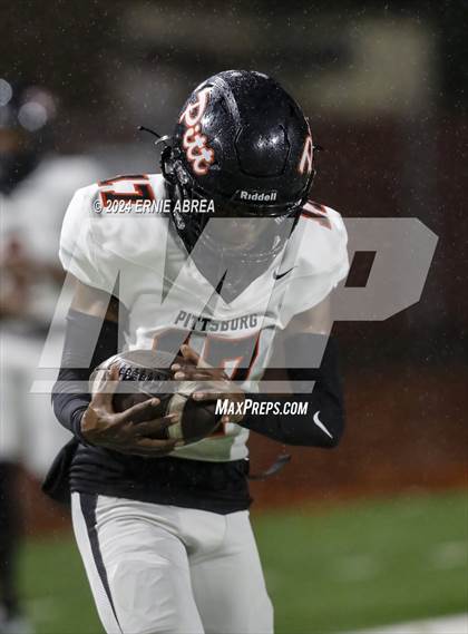 Thumbnail 1 in De La Salle vs. Pittsburg  (CIF NCS Open Final) photogallery.