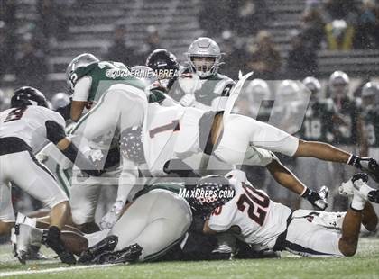 Thumbnail 1 in De La Salle vs. Pittsburg  (CIF NCS Open Final) photogallery.