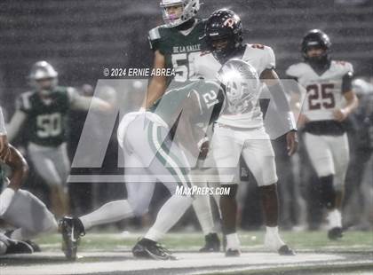Thumbnail 3 in De La Salle vs. Pittsburg  (CIF NCS Open Final) photogallery.
