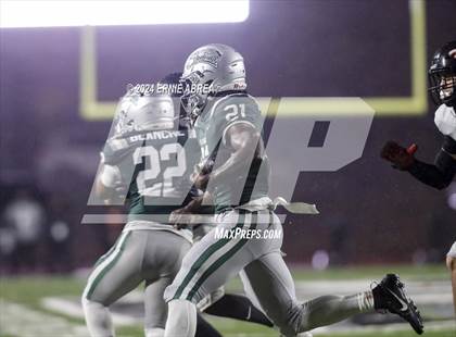 Thumbnail 3 in De La Salle vs. Pittsburg  (CIF NCS Open Final) photogallery.