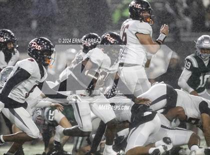 Thumbnail 2 in De La Salle vs. Pittsburg  (CIF NCS Open Final) photogallery.