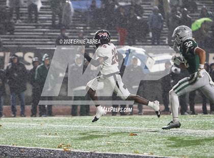 Thumbnail 2 in De La Salle vs. Pittsburg  (CIF NCS Open Final) photogallery.