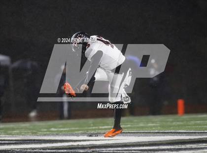 Thumbnail 3 in De La Salle vs. Pittsburg  (CIF NCS Open Final) photogallery.