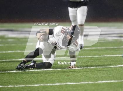 Thumbnail 3 in De La Salle vs. Pittsburg  (CIF NCS Open Final) photogallery.