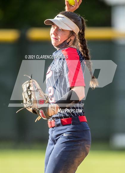 Thumbnail 1 in Independence @ Loudoun Valley photogallery.