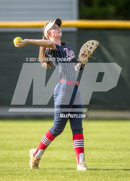 Thumbnail 1 in Independence @ Loudoun Valley photogallery.