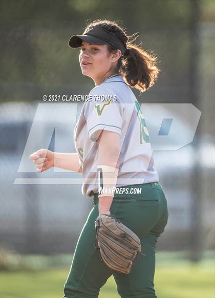 Thumbnail 1 in Independence @ Loudoun Valley photogallery.