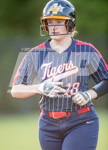 Thumbnail 1 in Independence @ Loudoun Valley photogallery.