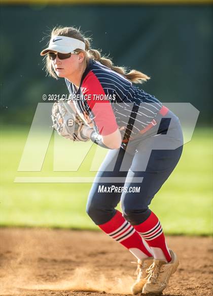 Thumbnail 1 in Independence @ Loudoun Valley photogallery.