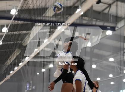 Thumbnail 2 in Temple vs Caney Creek (Legends Invitational) photogallery.