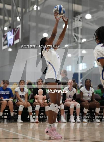 Thumbnail 3 in Temple vs Caney Creek (Legends Invitational) photogallery.