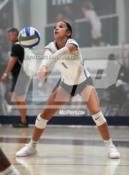 Thumbnail 2 in Temple vs Caney Creek (Legends Invitational) photogallery.