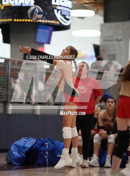 Thumbnail 2 in Temple vs Caney Creek (Legends Invitational) photogallery.