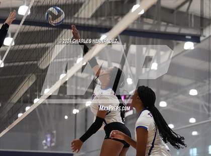 Thumbnail 2 in Temple vs Caney Creek (Legends Invitational) photogallery.