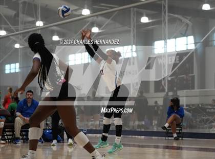 Thumbnail 1 in Temple vs Caney Creek (Legends Invitational) photogallery.