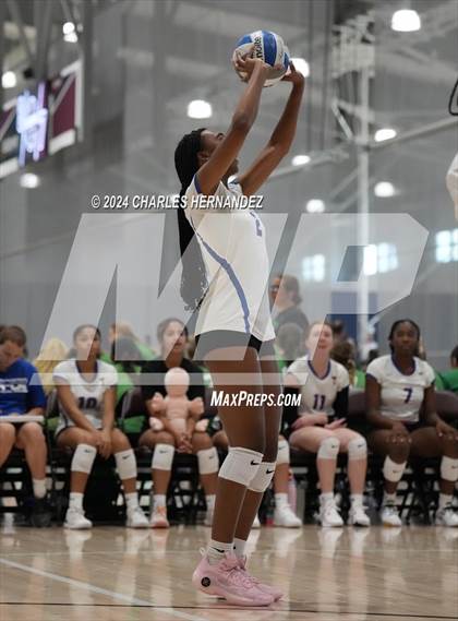 Thumbnail 2 in Temple vs Caney Creek (Legends Invitational) photogallery.