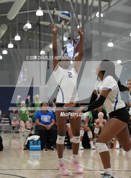 Thumbnail 2 in Temple vs Caney Creek (Legends Invitational) photogallery.