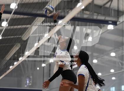 Thumbnail 1 in Temple vs Caney Creek (Legends Invitational) photogallery.
