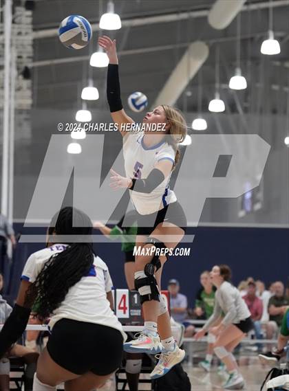 Thumbnail 1 in Temple vs Caney Creek (Legends Invitational) photogallery.