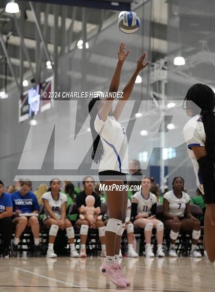 Thumbnail 1 in Temple vs Caney Creek (Legends Invitational) photogallery.