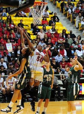 Thumbnail 1 in Mira Costa vs. Redondo (CIF SS D1A Final) photogallery.