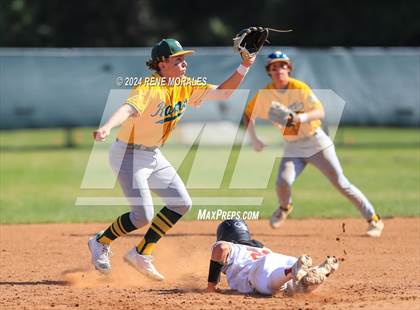Thumbnail 3 in Temple City vs La Canada photogallery.