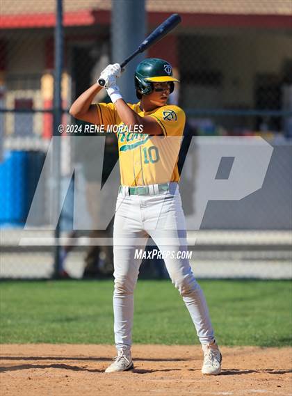 Thumbnail 3 in Temple City vs La Canada photogallery.