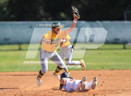 Thumbnail 2 in Temple City vs La Canada photogallery.