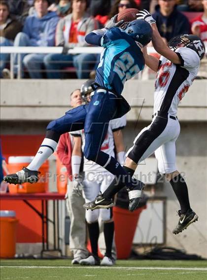 Thumbnail 1 in Hurricane vs. Juan Diego Catholic (3A State Final) photogallery.