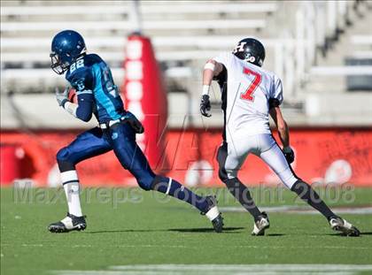 Thumbnail 2 in Hurricane vs. Juan Diego Catholic (3A State Final) photogallery.