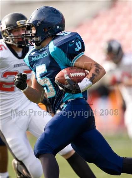 Thumbnail 1 in Hurricane vs. Juan Diego Catholic (3A State Final) photogallery.