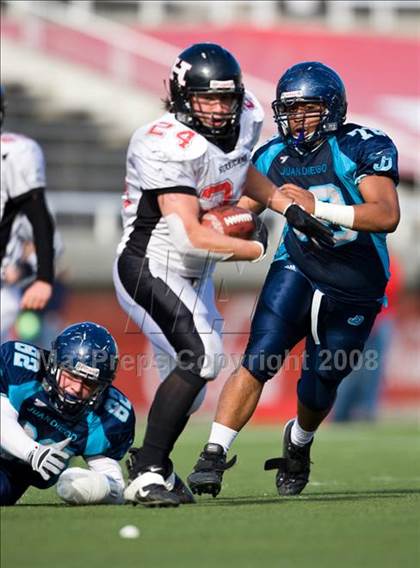 Thumbnail 2 in Hurricane vs. Juan Diego Catholic (3A State Final) photogallery.