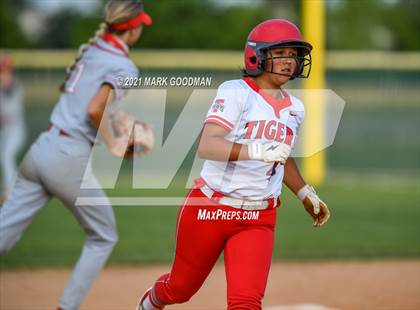 Thumbnail 1 in Katy @ Fort Bend Travis (UIL 6A Regional Quarterfinal Playoff) photogallery.