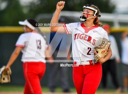 Thumbnail 3 in Katy @ Fort Bend Travis (UIL 6A Regional Quarterfinal Playoff) photogallery.