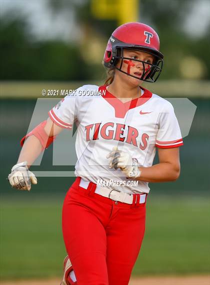 Thumbnail 3 in Katy @ Fort Bend Travis (UIL 6A Regional Quarterfinal Playoff) photogallery.