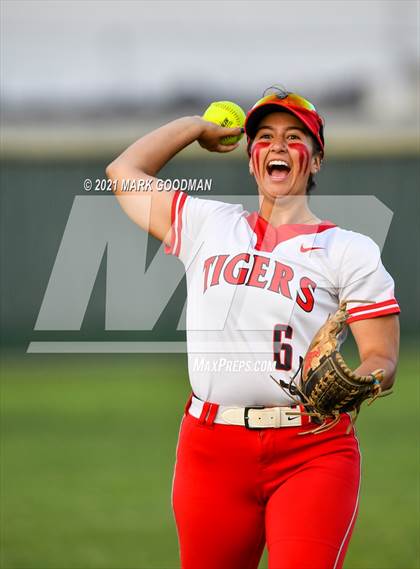Thumbnail 1 in Katy @ Fort Bend Travis (UIL 6A Regional Quarterfinal Playoff) photogallery.