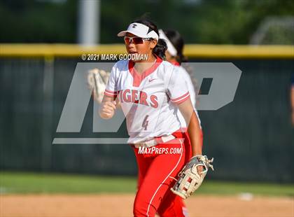 Thumbnail 3 in Katy @ Fort Bend Travis (UIL 6A Regional Quarterfinal Playoff) photogallery.